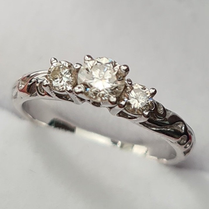 Кольцо Deimantas 80843129 16,3р 2,25гр 0,50ct. купить,NaN