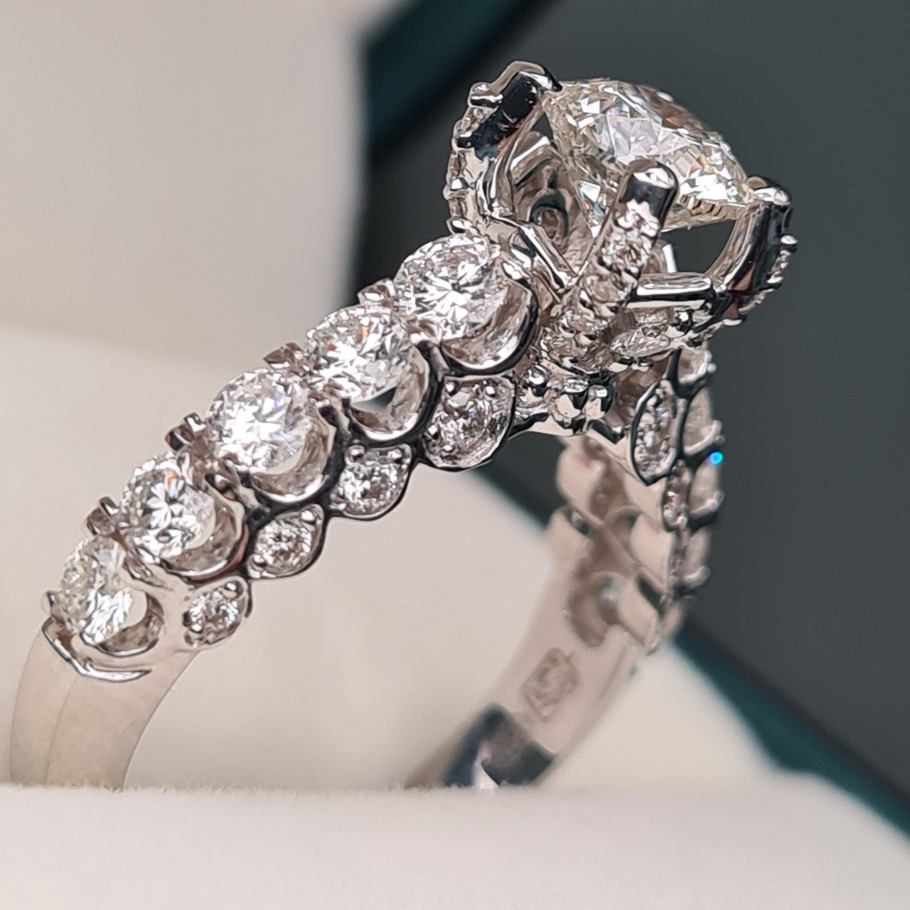 Кольцо Deimantas 95975105 18р 3,92гр 2,06ct. купить,NaN