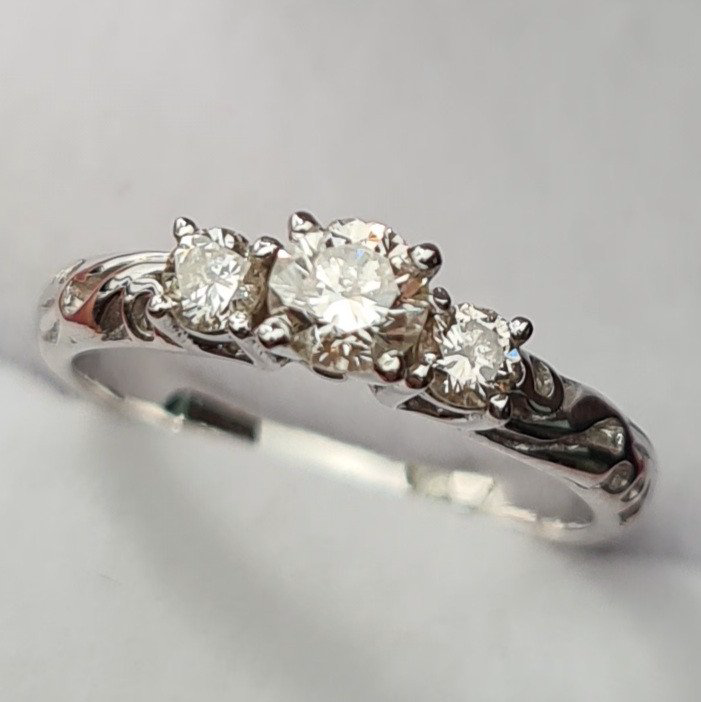 Кольцо Deimantas 80843129 16,3р 2,25гр 0,50ct. купить,NaN