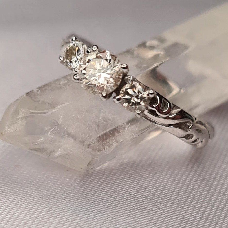 Кольцо Deimantas 80843129 16,3р 2,25гр 0,50ct. купить,NaN