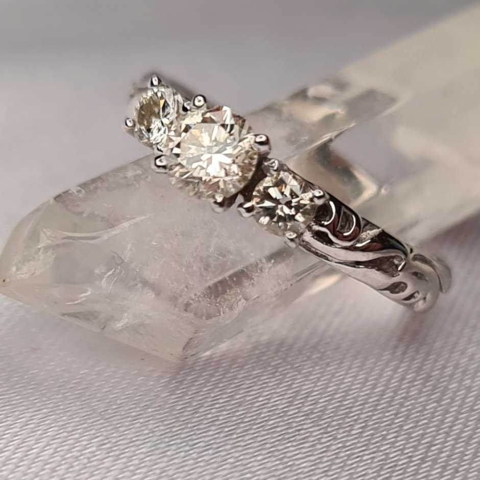 Кольцо Deimantas 80843129 16,3р 2,25гр 0,50ct. купить,NaN