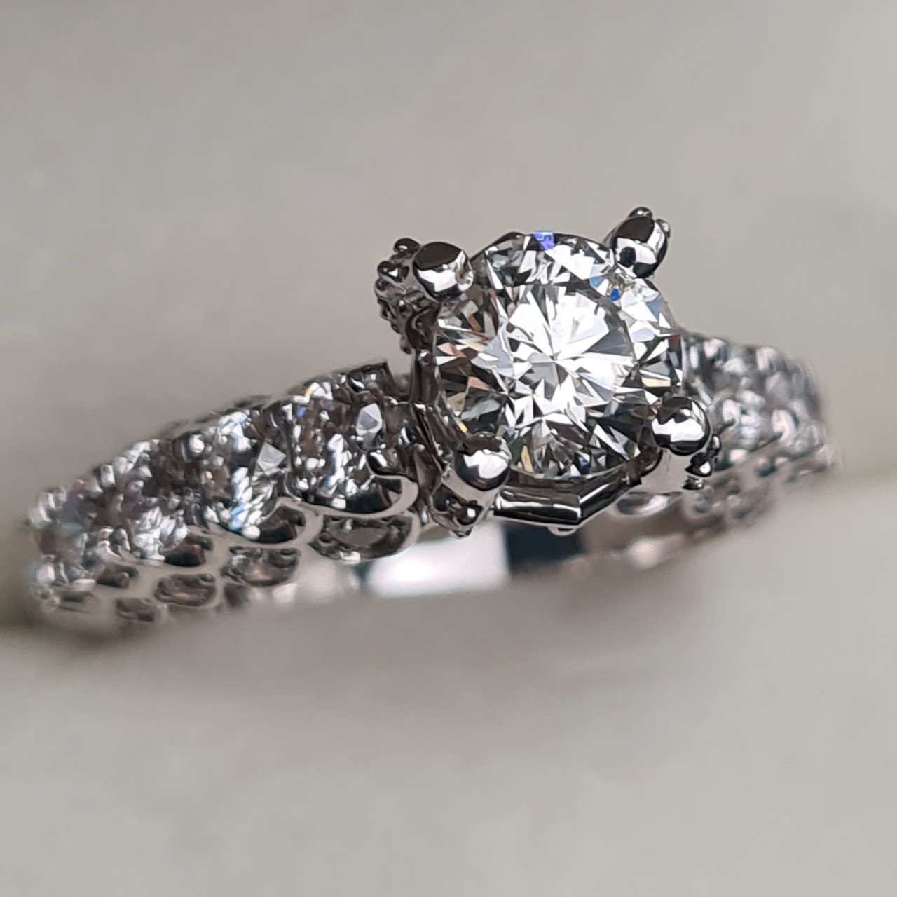 Кольцо Deimantas 95975105 18р 3,92гр 2,06ct. купить,NaN