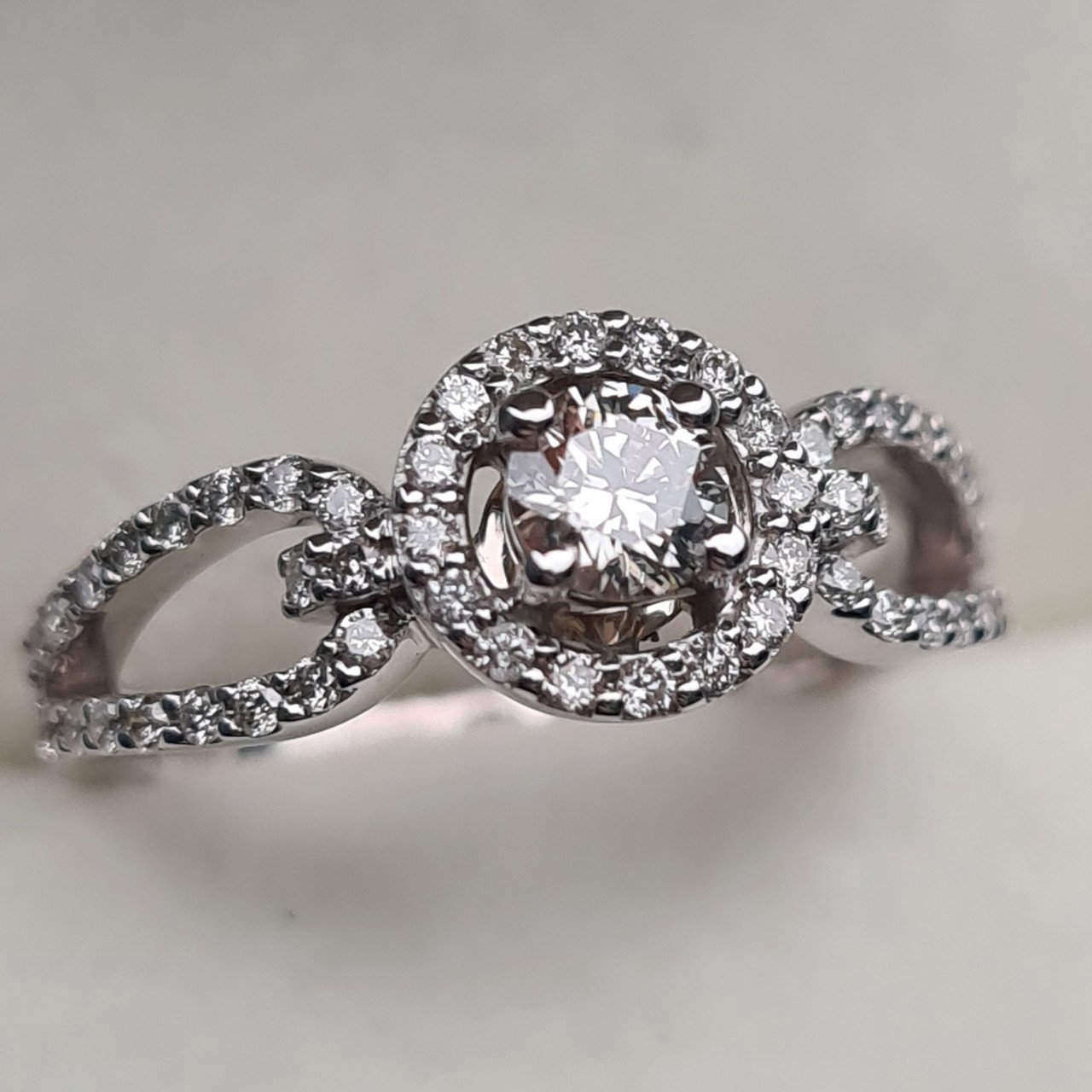 Кольцо Deimantas 95975107 16р 2,9гр 0,53ct. купить,NaN