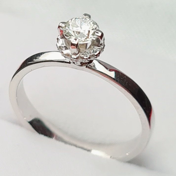 Кольцо Deimantas 81001492 16,51р 2,52гр 0,33ct. купить,NaN