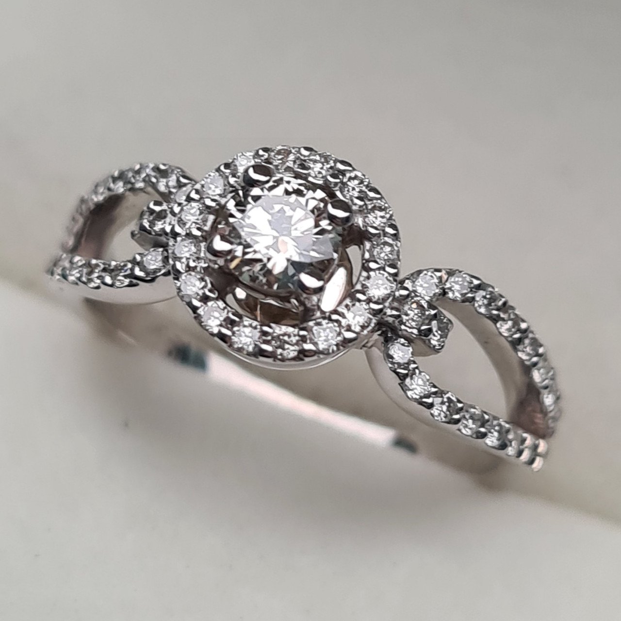 Кольцо Deimantas 95975107 16р 2,9гр 0,53ct. купить,NaN