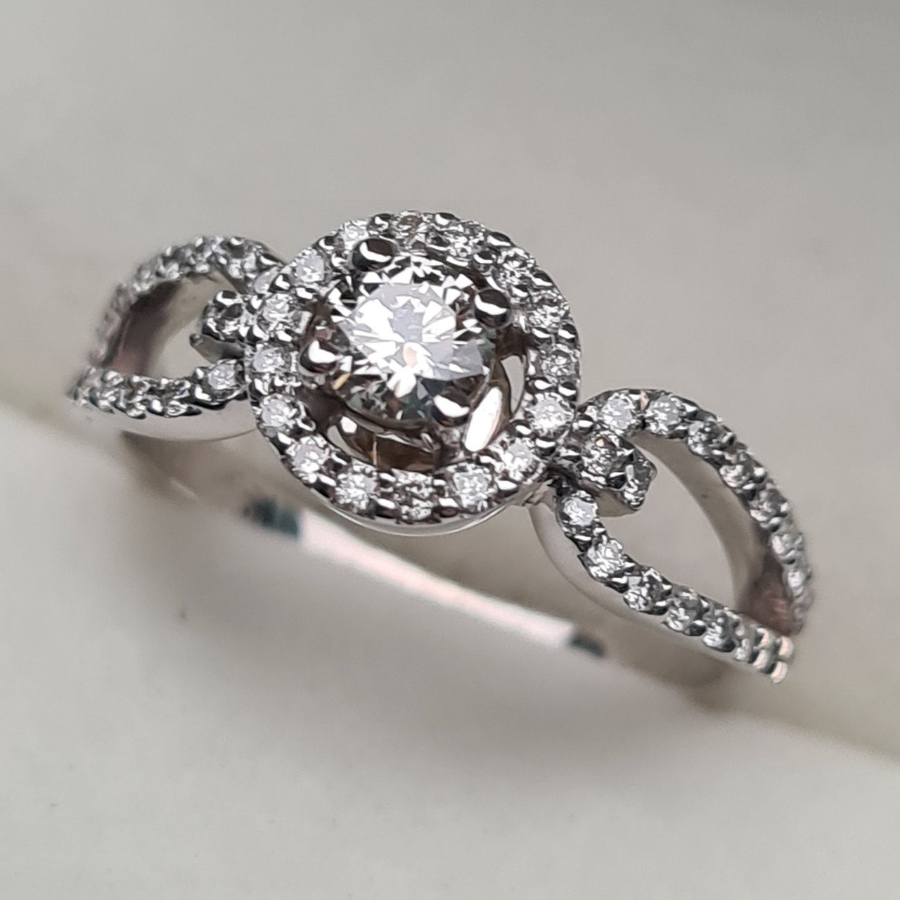 Кольцо Deimantas 95975107 16р 2,9гр 0,53ct. купить,NaN