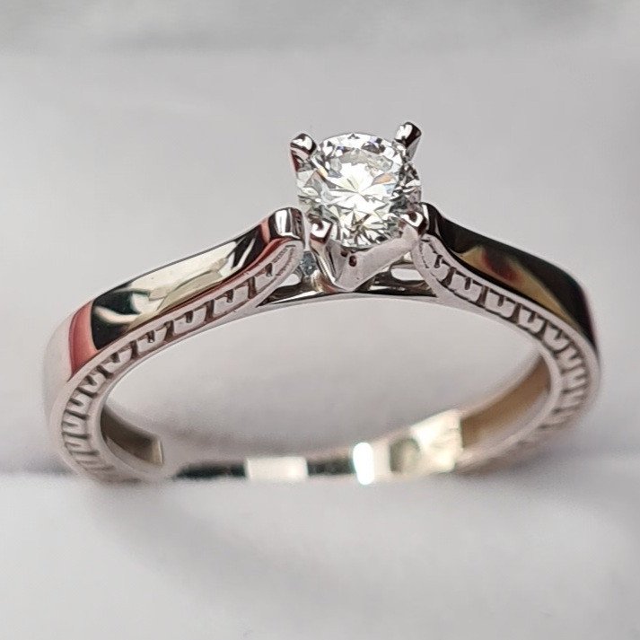 Кольцо Deimantas 81001654 16,51р 2,68гр 0,24ct. купить,NaN