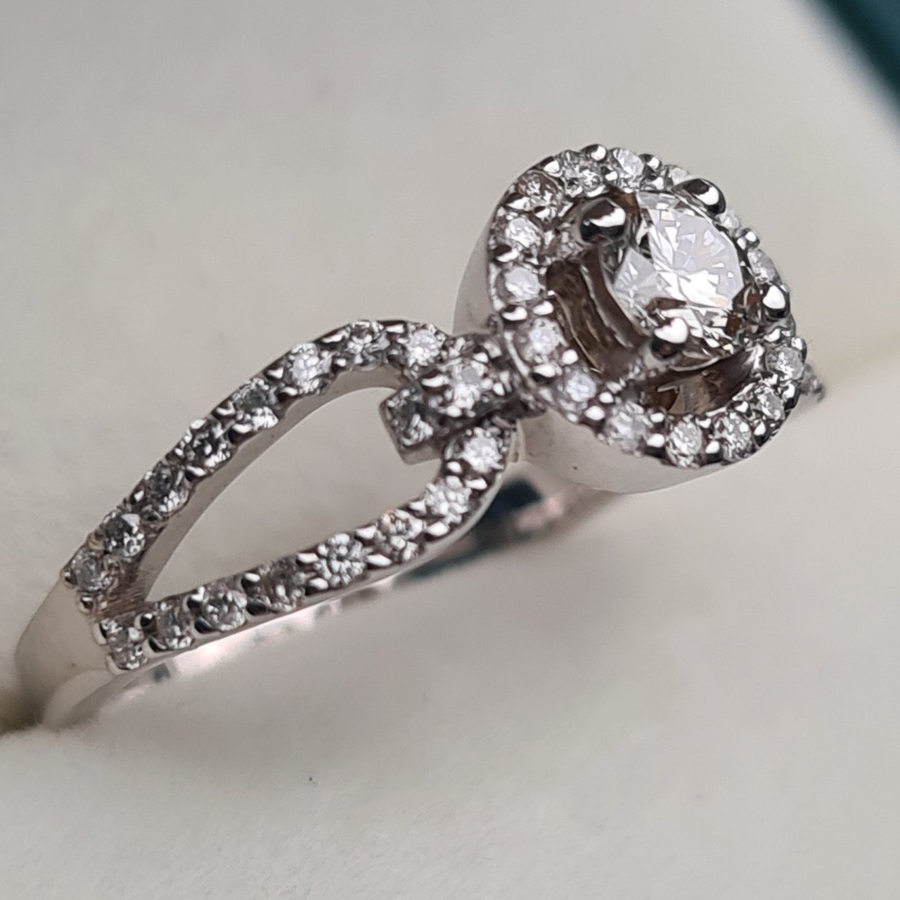 Кольцо Deimantas 95975107 16р 2,9гр 0,53ct. купить,NaN
