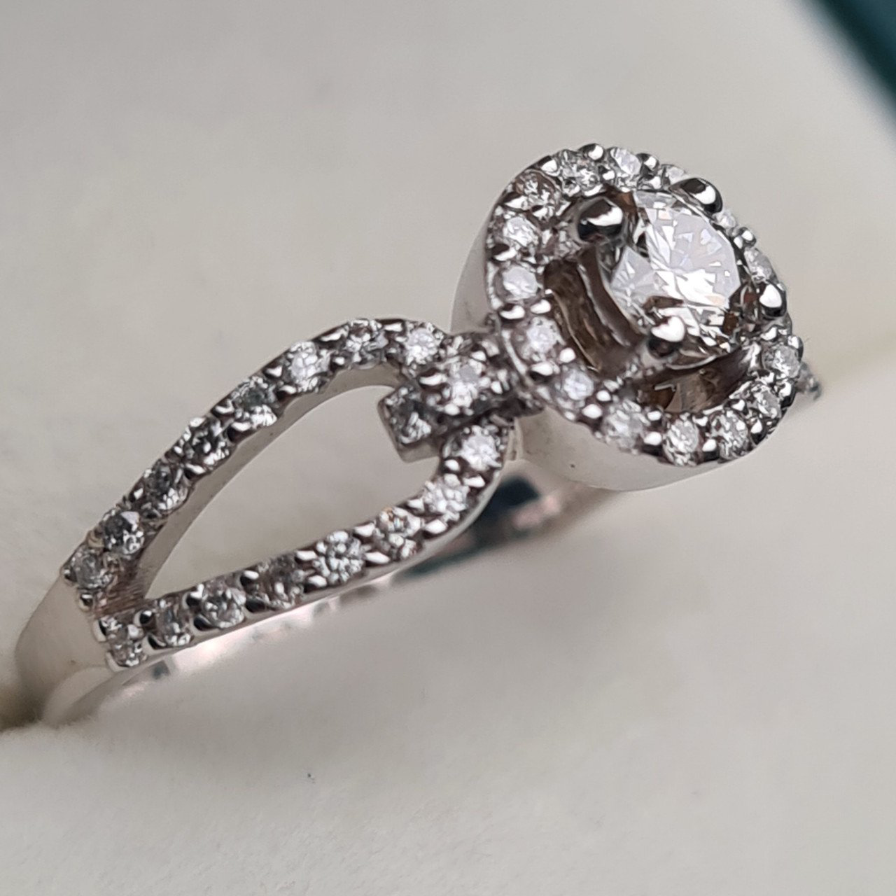Кольцо Deimantas 95975107 16р 2,9гр 0,53ct. купить,NaN