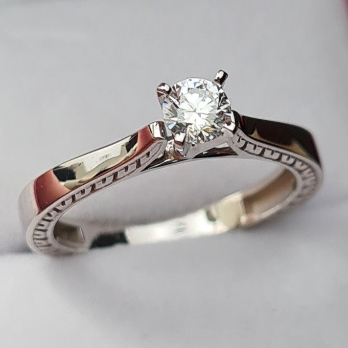 Кольцо Deimantas 81001654 16,51р 2,68гр 0,24ct. купить,NaN