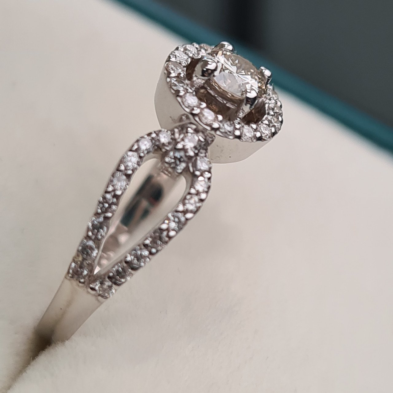 Кольцо Deimantas 95975107 16р 2,9гр 0,53ct. купить,NaN