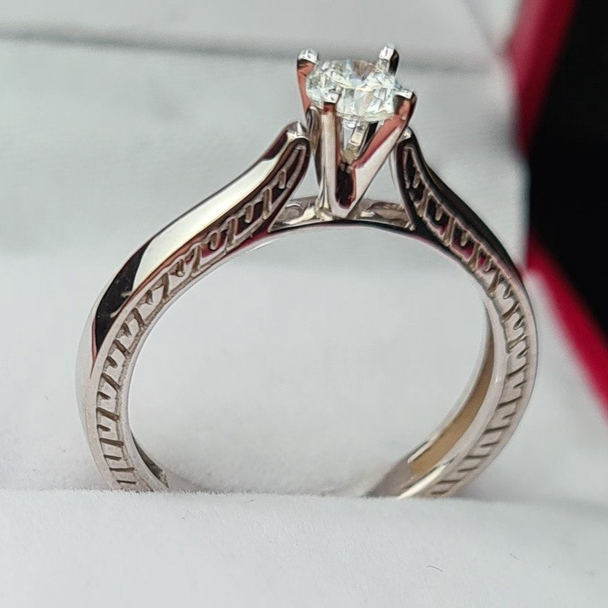 Кольцо Deimantas 81001654 16,51р 2,68гр 0,24ct. купить,NaN
