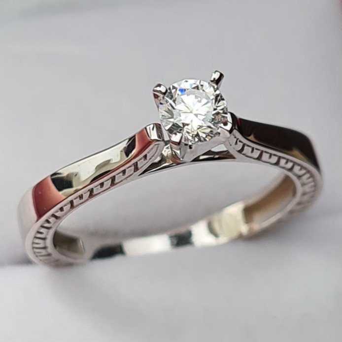 Кольцо Deimantas 81001654 16,51р 2,68гр 0,24ct. купить,NaN