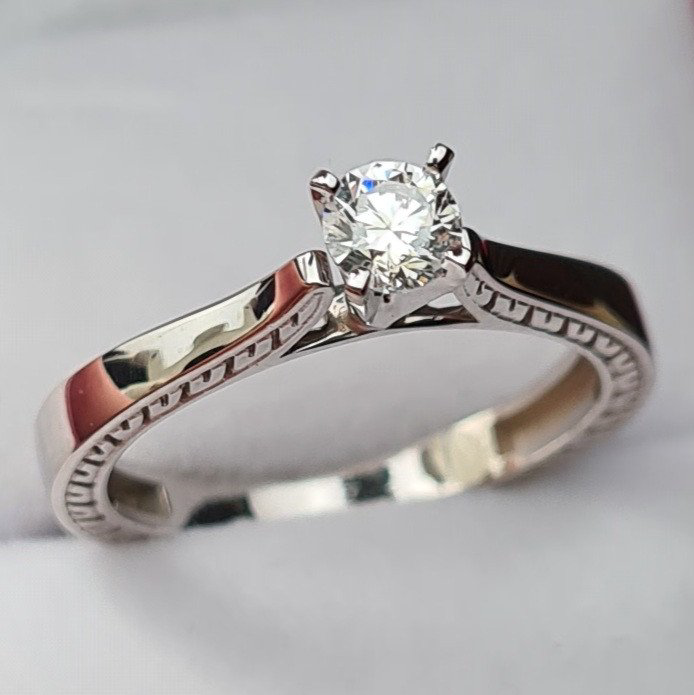 Кольцо Deimantas 81001654 16,51р 2,68гр 0,24ct. купить,NaN