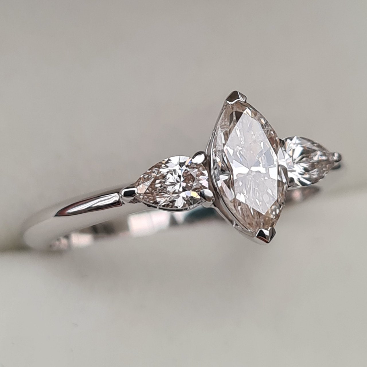 Кольцо Deimantas 94282976 16,5р 2,44гр 0,93ct. купить,NaN