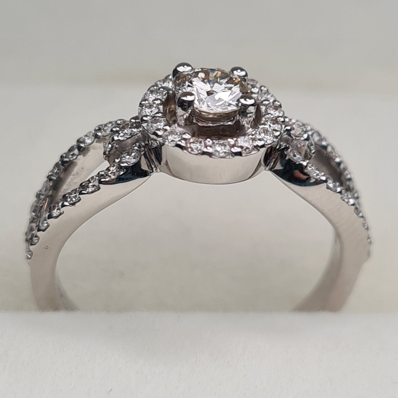 Кольцо Deimantas 95975107 16р 2,9гр 0,53ct. купить,NaN
