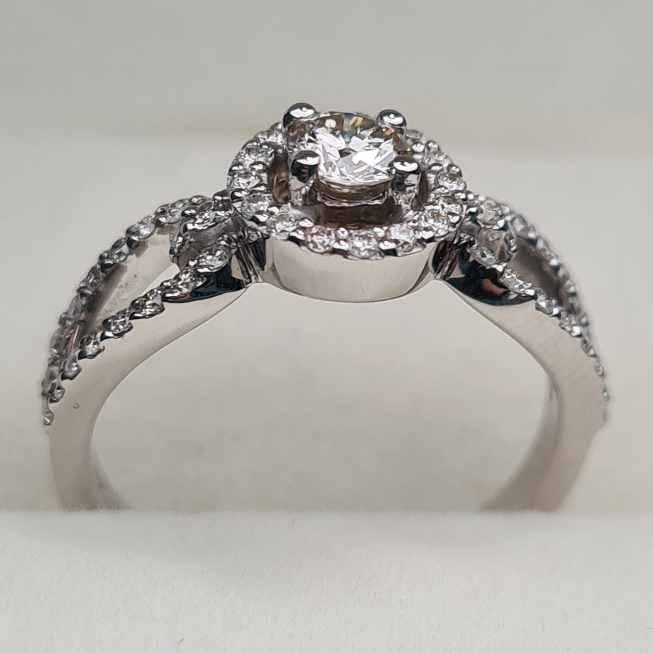 Кольцо Deimantas 95975107 16р 2,9гр 0,53ct. купить,NaN