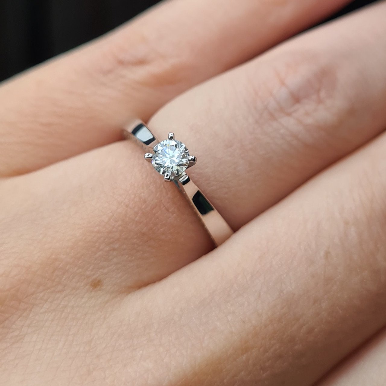 Кольцо Deimantas 81001654 16,51р 2,68гр 0,24ct. купить,NaN