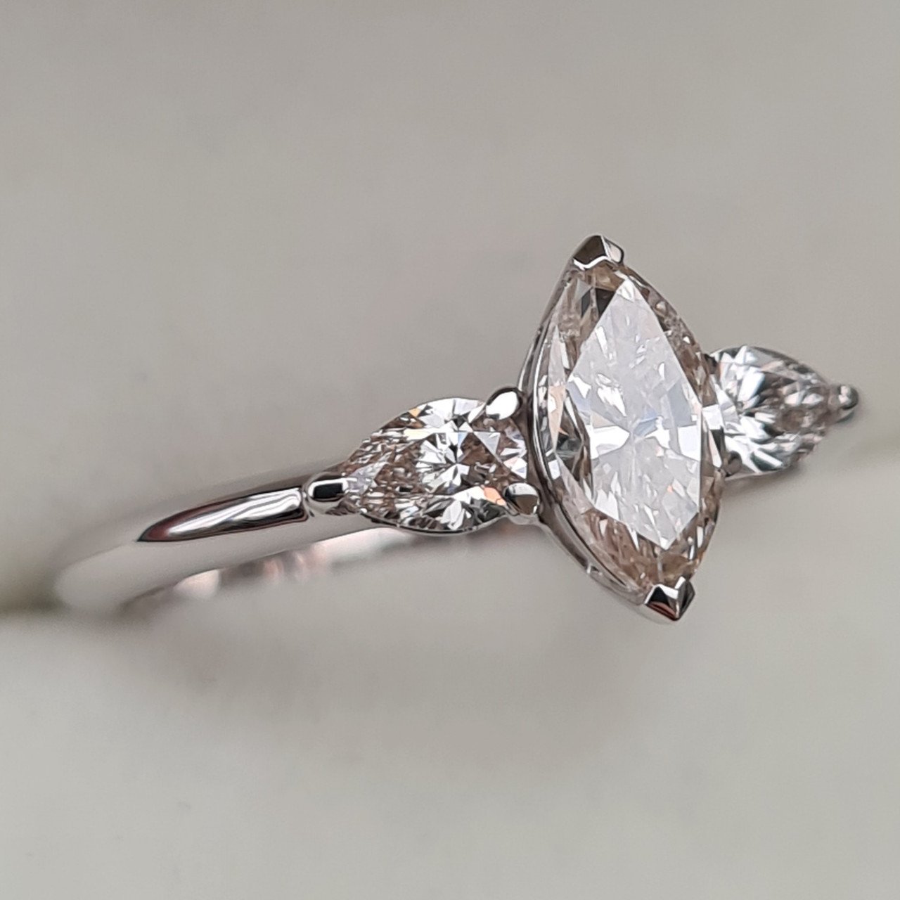 Кольцо Deimantas 94282976 16,5р 2,44гр 0,93ct. купить,NaN