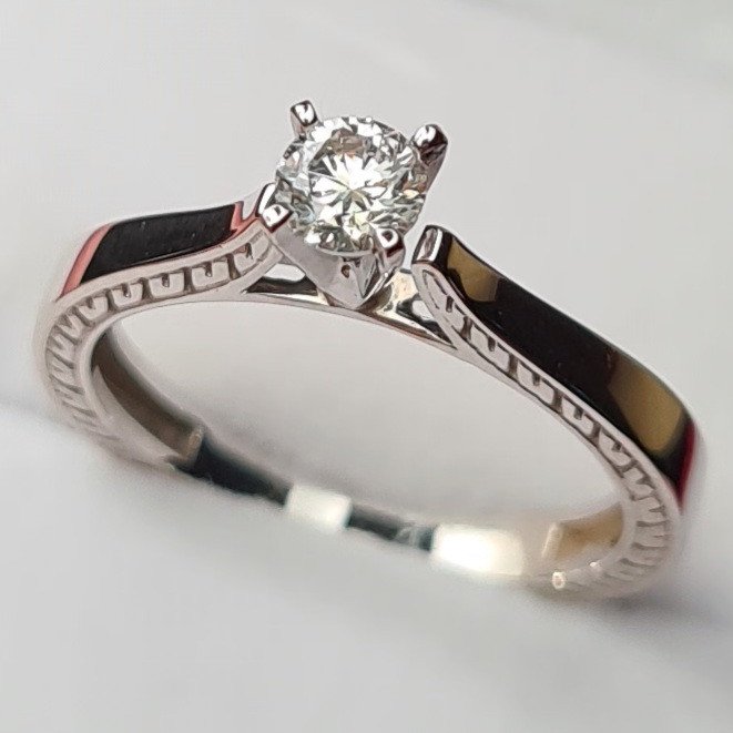 Кольцо Deimantas 81001654 16,51р 2,68гр 0,24ct. купить,NaN