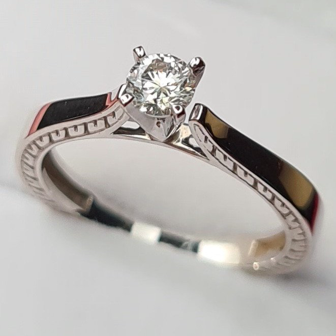 Кольцо Deimantas 81001654 16,51р 2,68гр 0,24ct. купить,NaN