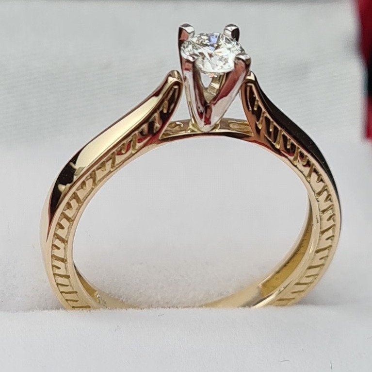 Кольцо Deimantas 81001662 16,51р 2,62гр 0,24ct. купить,NaN