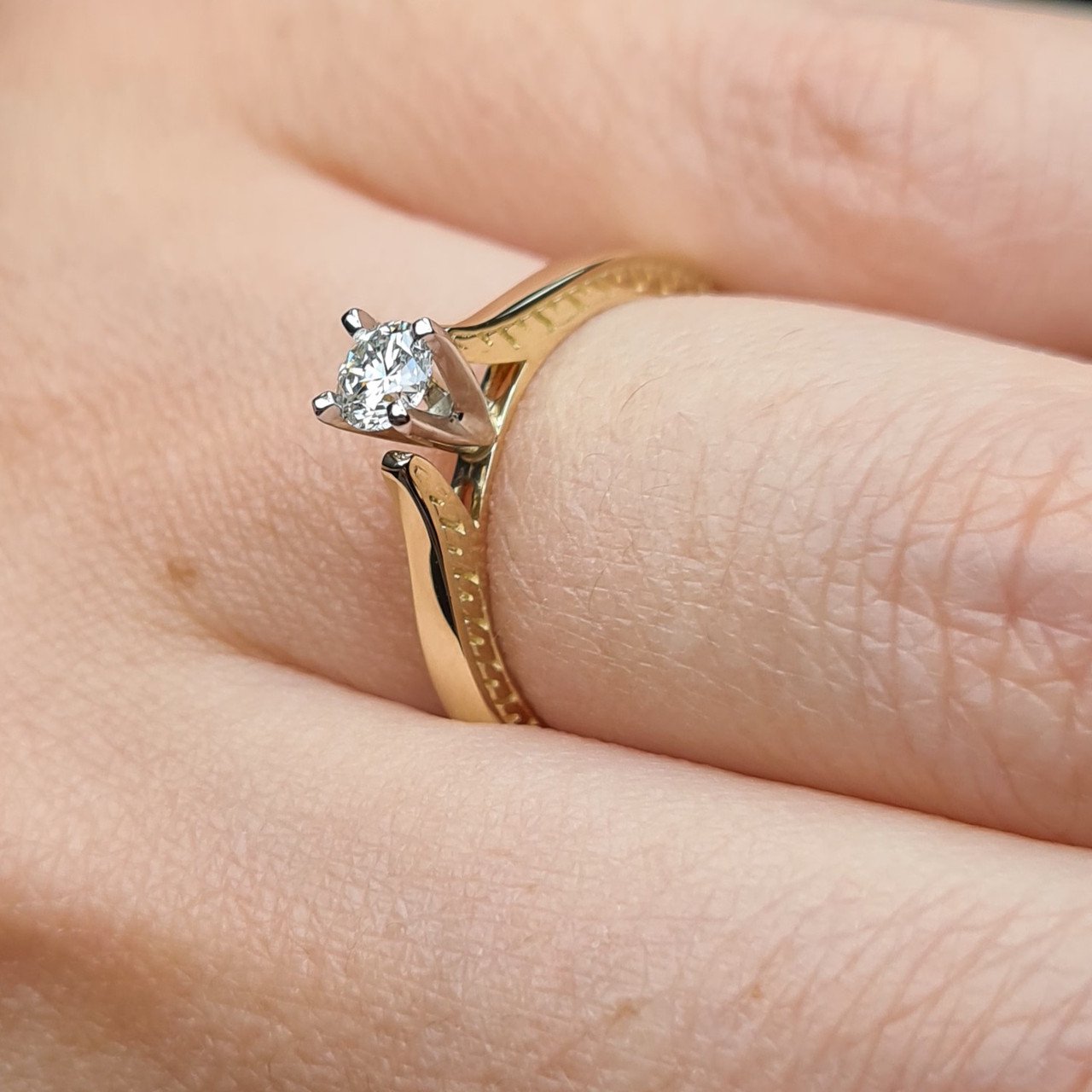Кольцо Deimantas 81001662 16,51р 2,62гр 0,24ct. купить,NaN