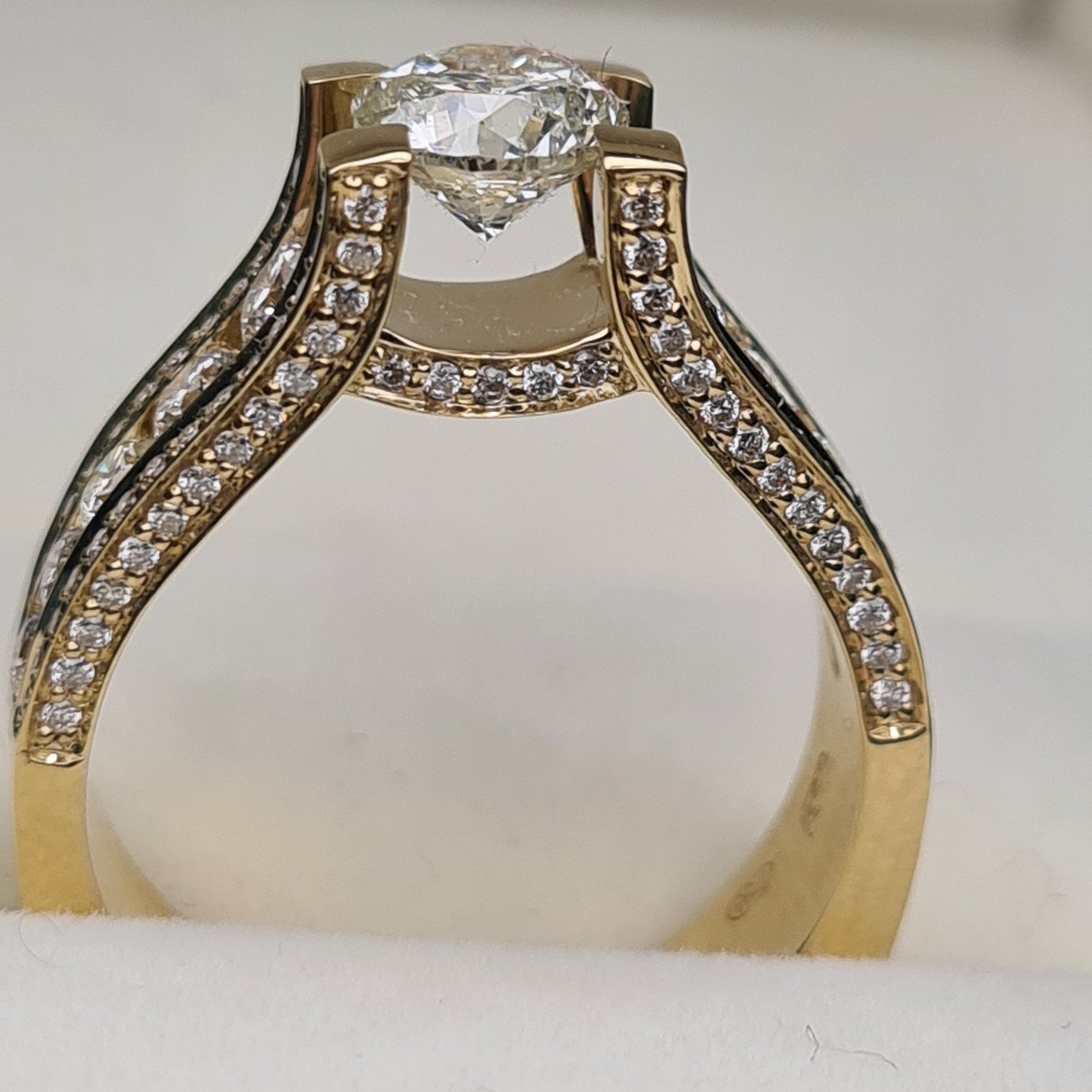 Кольцо Deimantas 95975182 18р 2,36гр 2,36ct. купить,NaN