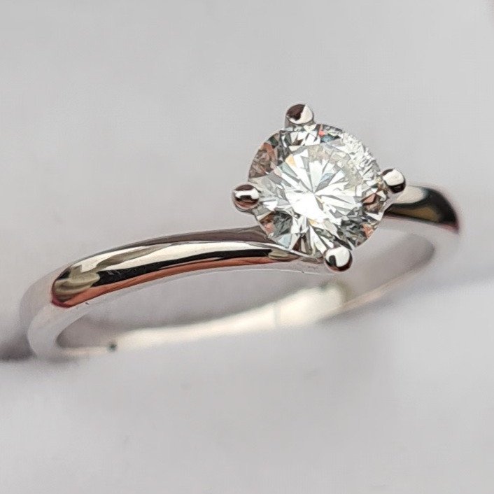 Кольцо Deimantas 81001664 16,51р 2,2гр 0,56ct. купить,NaN