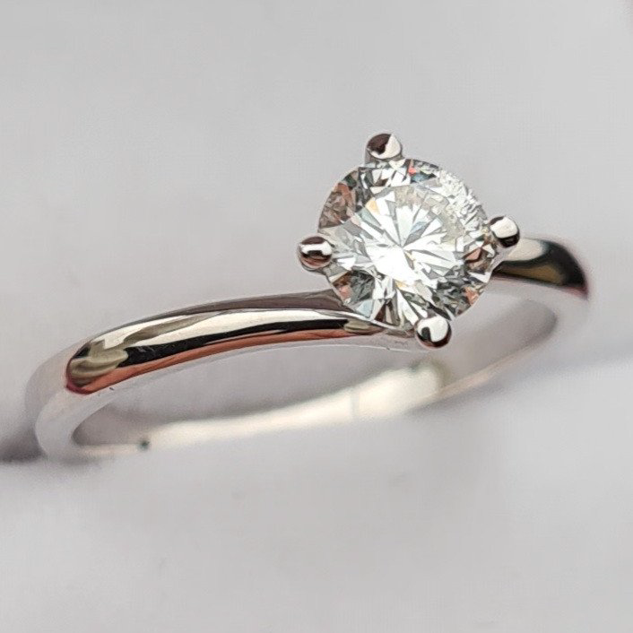Кольцо Deimantas 81001664 16,51р 2,2гр 0,56ct. купить,NaN