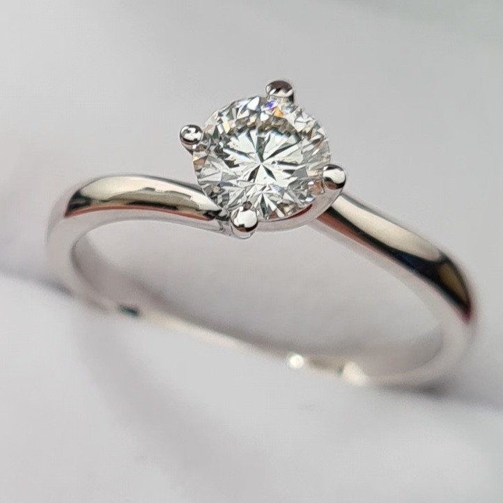 Кольцо Deimantas 81001664 16,51р 2,2гр 0,56ct. купить,NaN