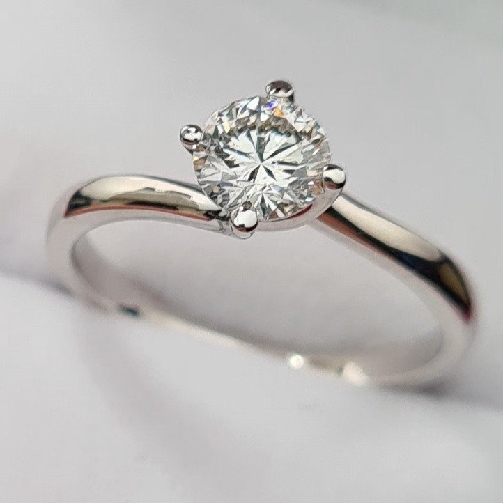 Кольцо Deimantas 81001664 16,51р 2,2гр 0,56ct. купить,NaN
