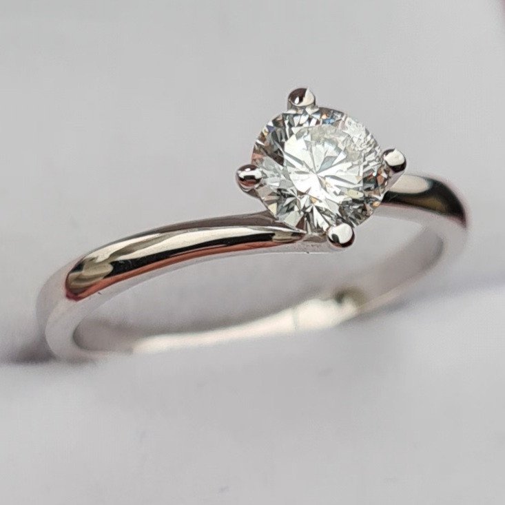 Кольцо Deimantas 81001664 16,51р 2,2гр 0,56ct. купить,NaN
