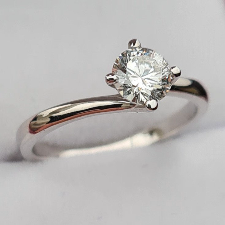 Кольцо Deimantas 81001664 16,51р 2,2гр 0,56ct. купить,NaN