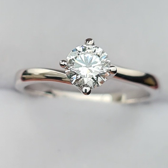 Кольцо Deimantas 81001664 16,51р 2,2гр 0,56ct. купить,NaN