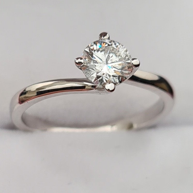 Кольцо Deimantas 81001664 16,51р 2,2гр 0,56ct. купить,NaN