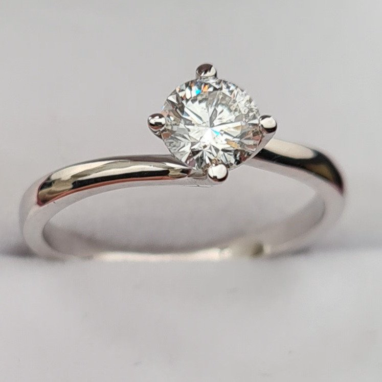 Кольцо Deimantas 81001664 16,51р 2,2гр 0,56ct. купить,NaN