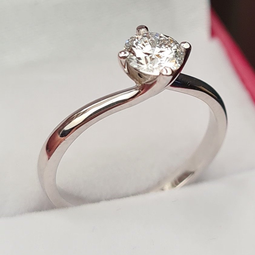 Кольцо Deimantas 81001664 16,51р 2,2гр 0,56ct. купить,NaN