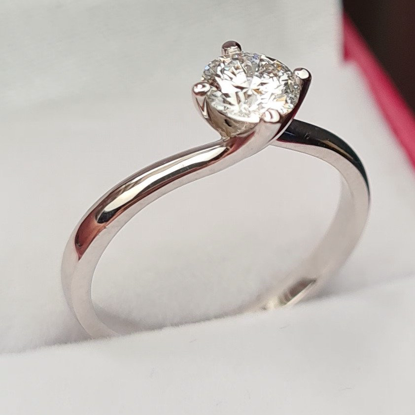 Кольцо Deimantas 81001664 16,51р 2,2гр 0,56ct. купить,NaN