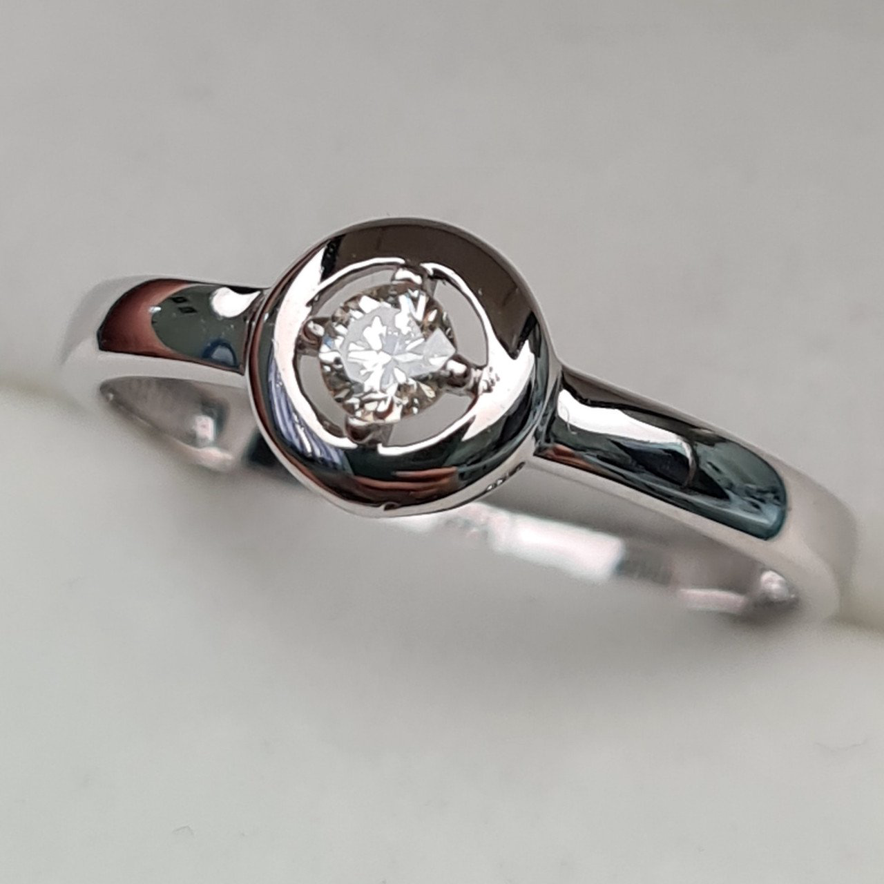 Кольцо Deimantas 94448788 17,5р 1,84гр 0,12ct. купить,NaN