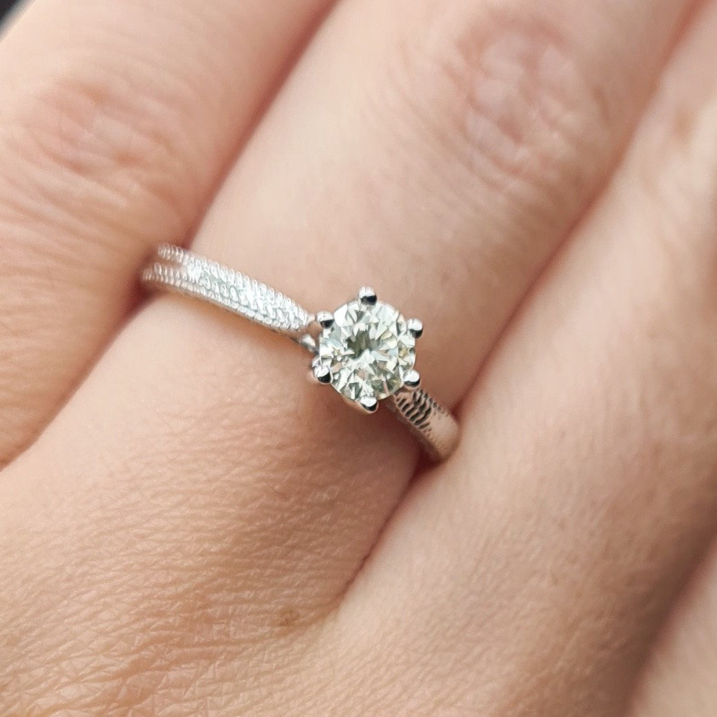 Кольцо Deimantas 81167293 16,5р 2,87гр 0,50ct. купить,NaN