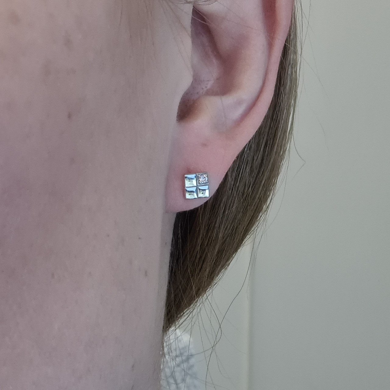 Серьги Deimantas 98178163 1,03гр 0,063ct. купить,NaN