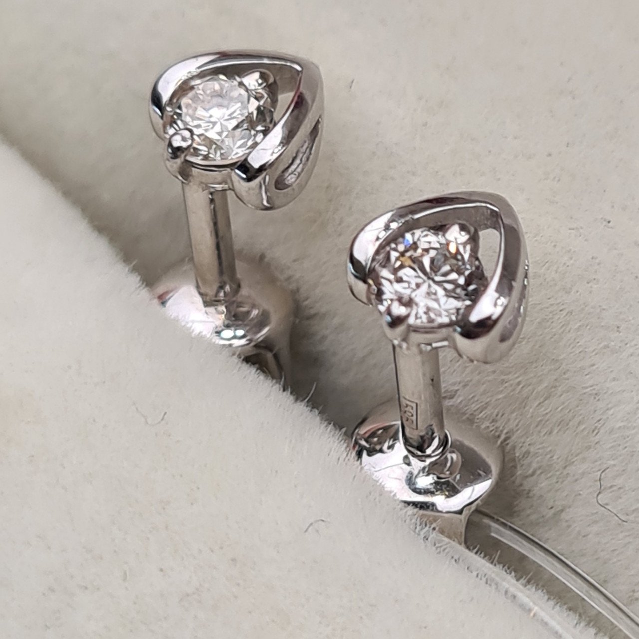 Серьги Deimantas 98178155 1,1гр 0,238ct. купить,NaN