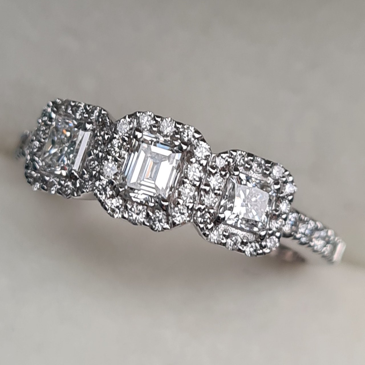 Кольцо Deimantas 95976242 16,5р 2,94гр 0,80ct. купить,NaN