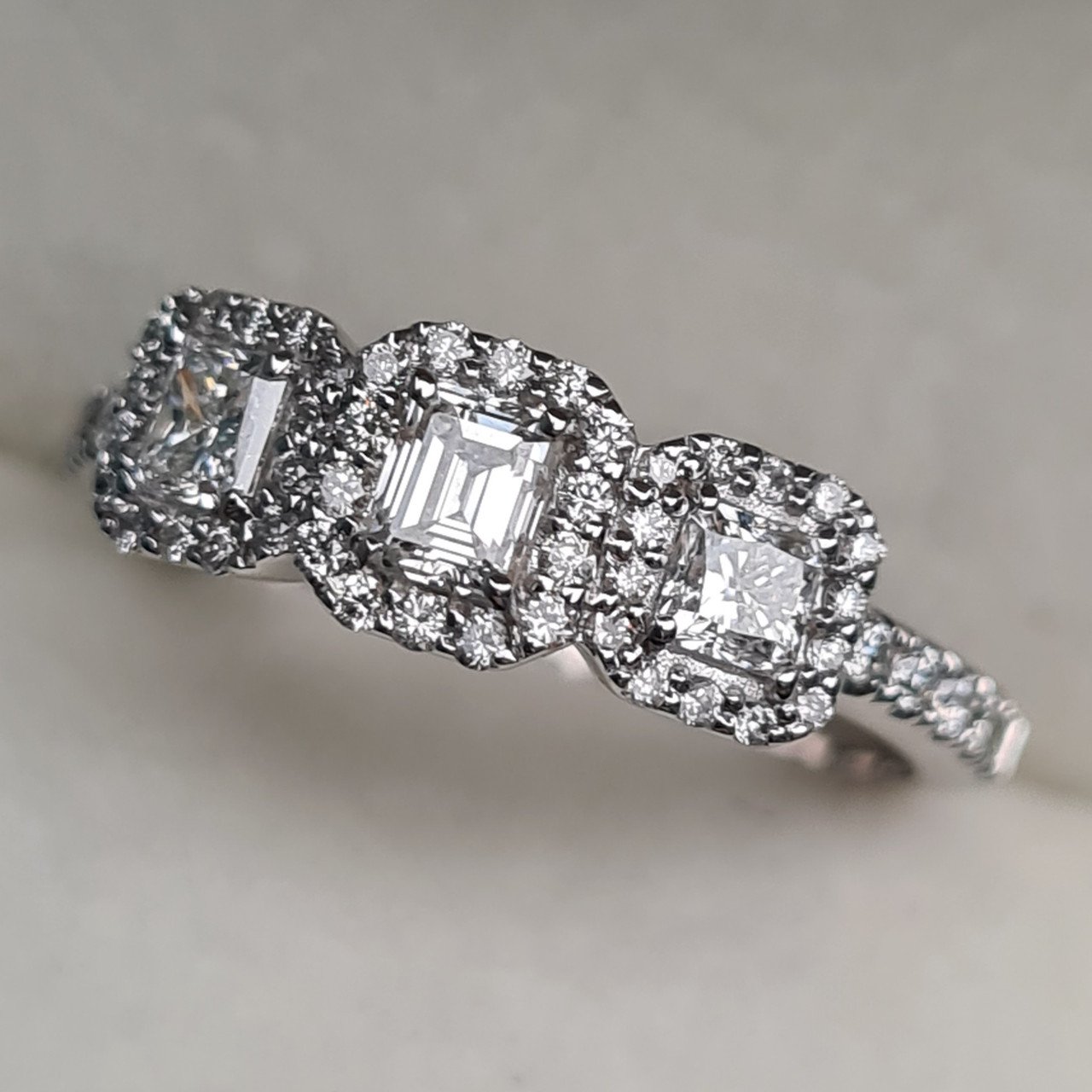 Кольцо Deimantas 95976242 16,5р 2,94гр 0,80ct. купить,NaN