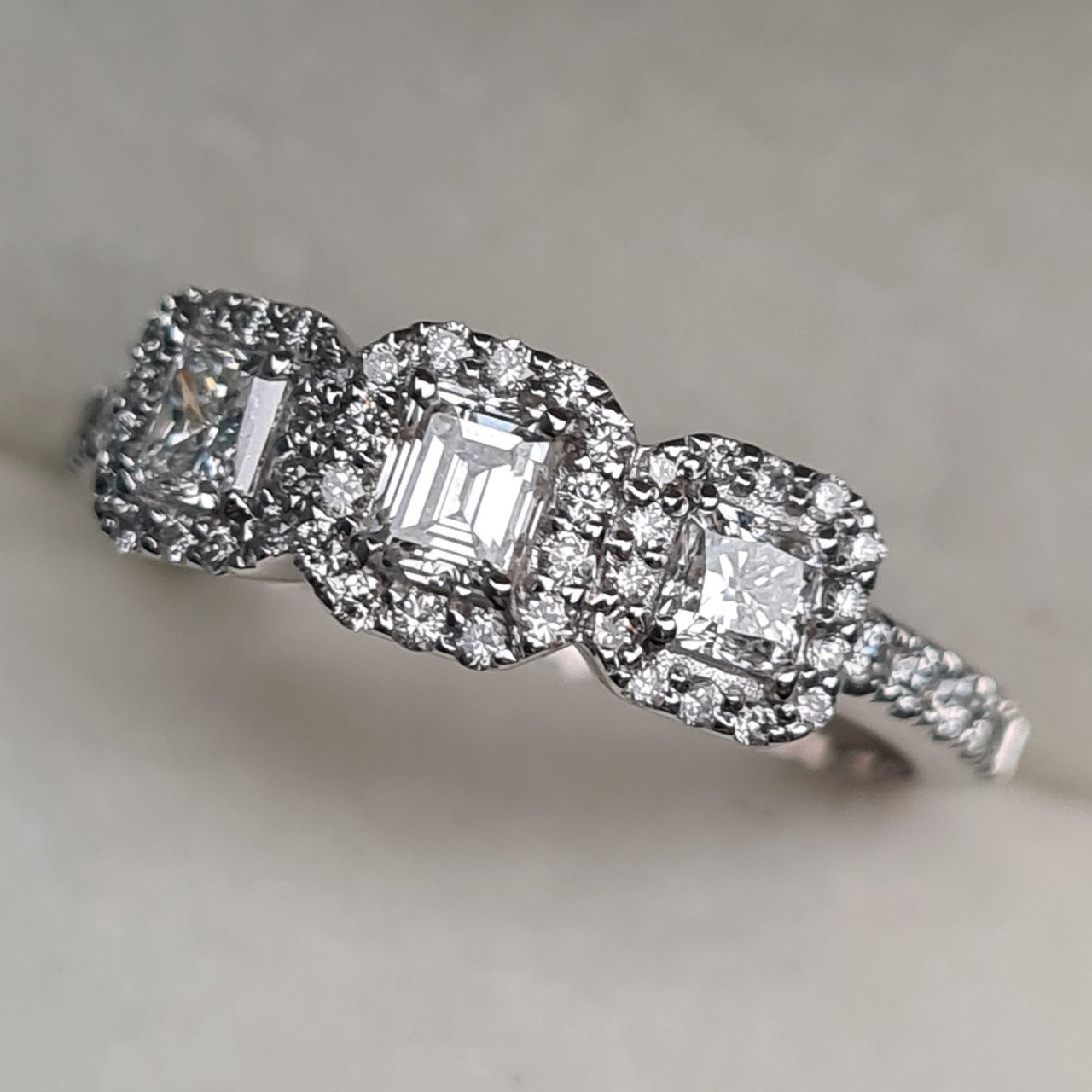 Кольцо Deimantas 95976242 16,5р 2,94гр 0,80ct. купить,NaN