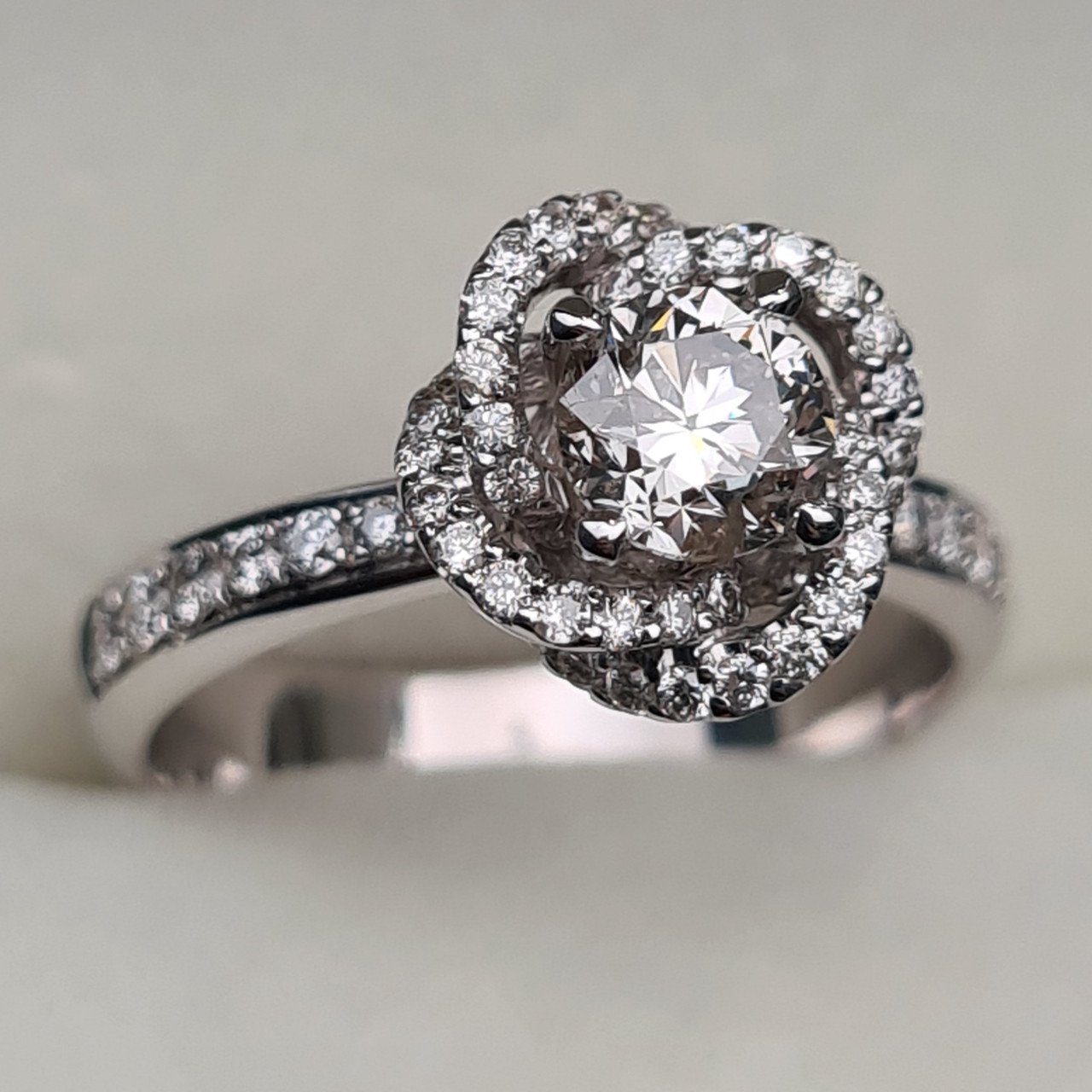 Кольцо Deimantas 95976247 17р 4,69гр 1,00ct. купить,NaN