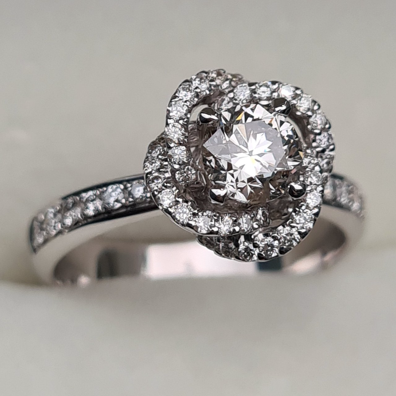 Кольцо Deimantas 95976247 17р 4,69гр 1,00ct. купить,NaN