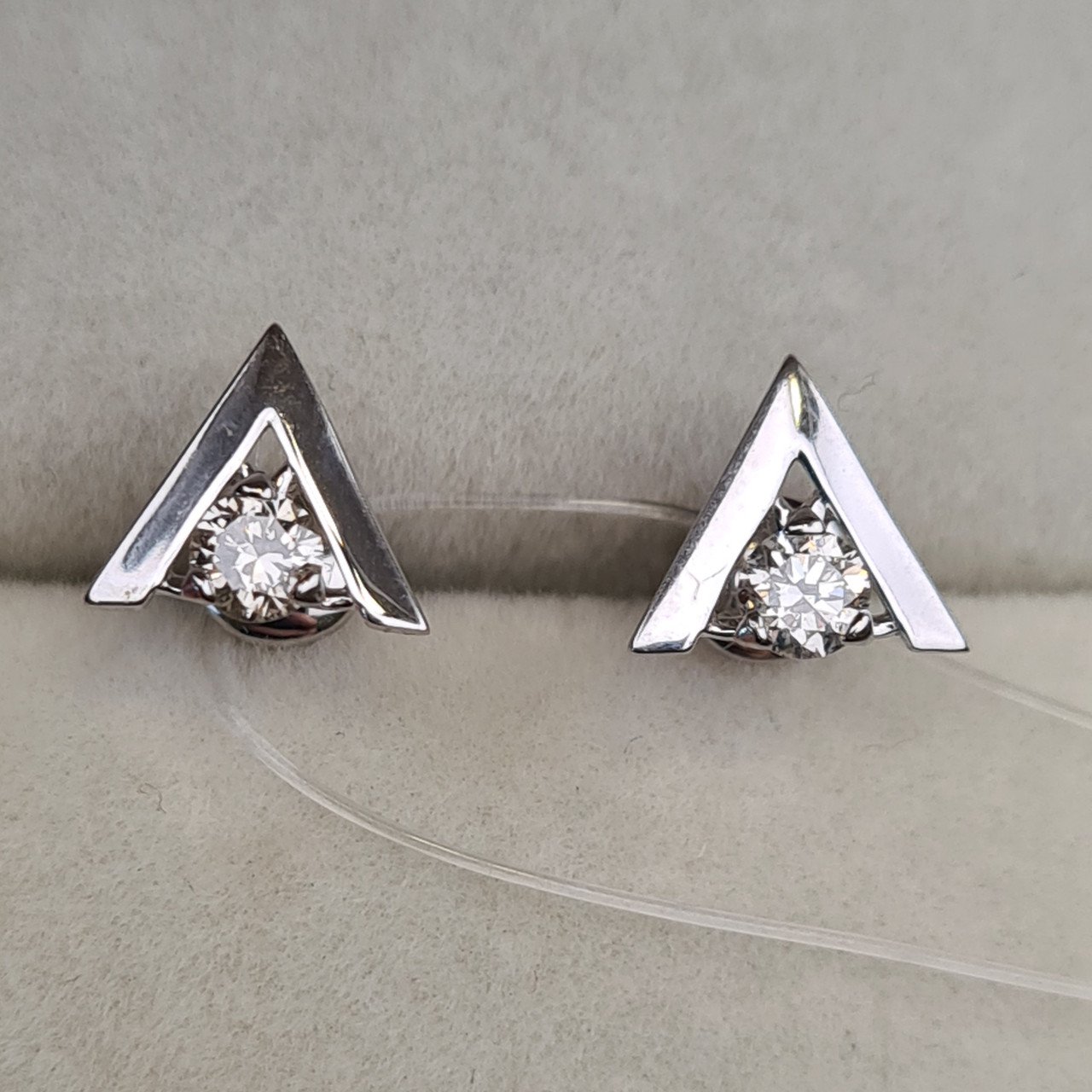 Серьги Deimantas 98178171 1,02гр 0,226ct. купить,NaN