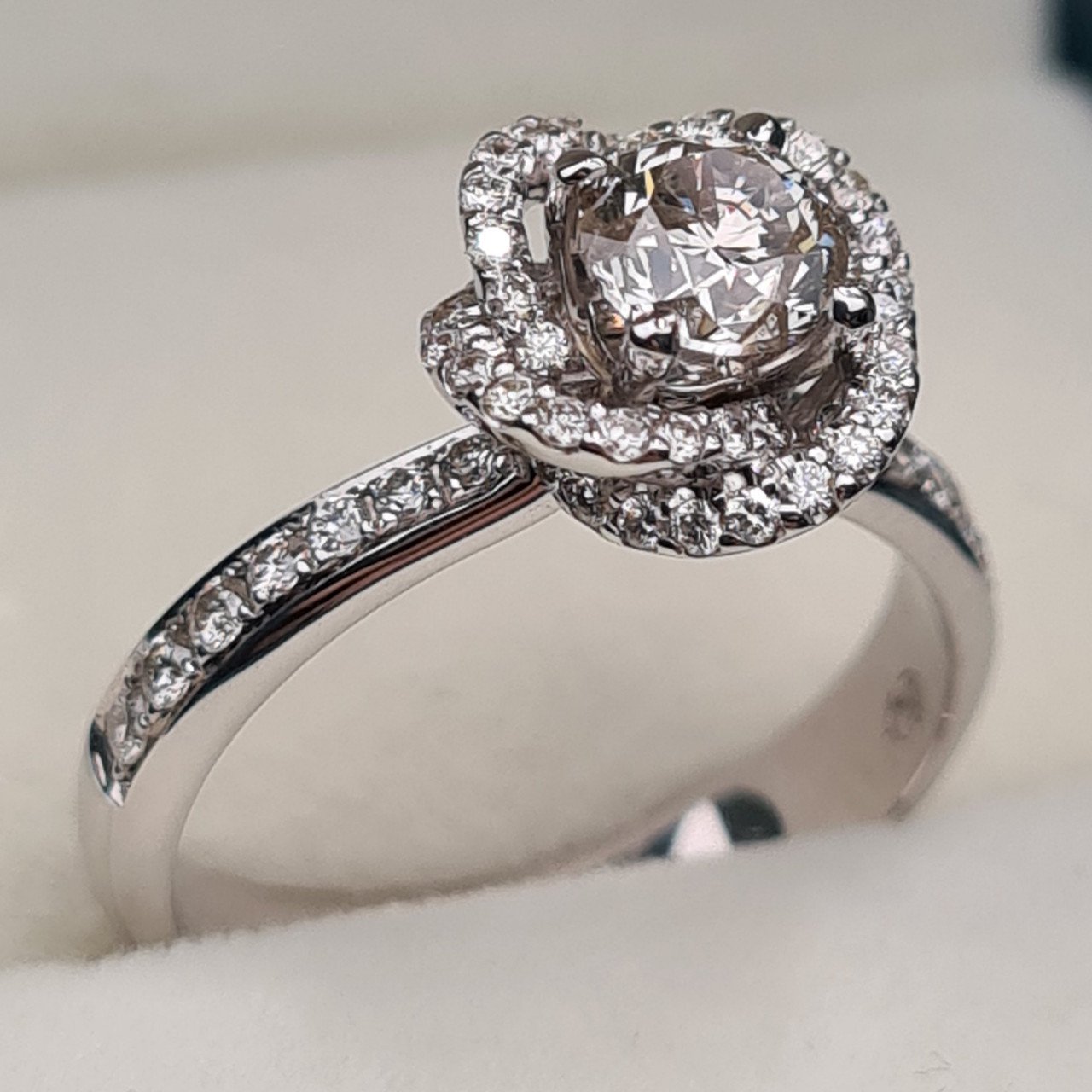 Кольцо Deimantas 95976247 17р 4,69гр 1,00ct. купить,NaN